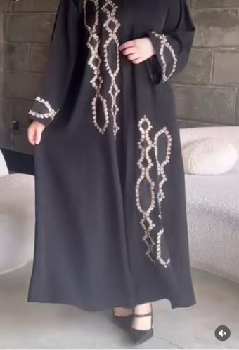 تطريز ذهبي باسود