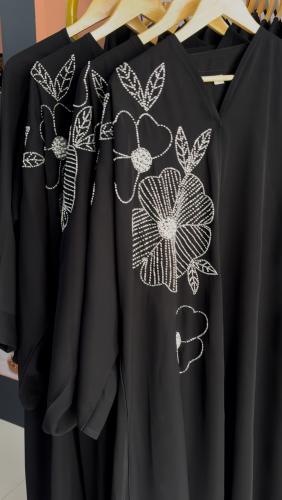 عبايه مناسبات بشك ابيض