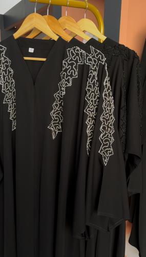 شك ابيض قصتها جاينيز لف