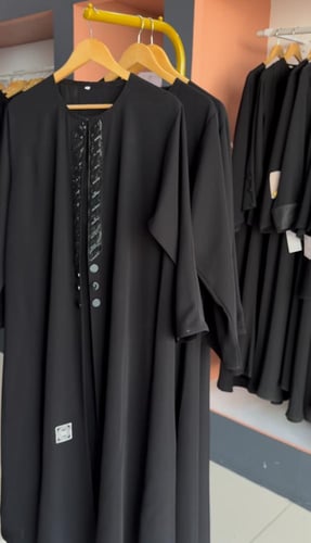 كريستال اسود من الخلف كسره