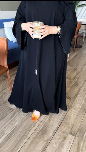 عبايه كلفه مع الاكمام والاسفل بقماش انترنت كويتي