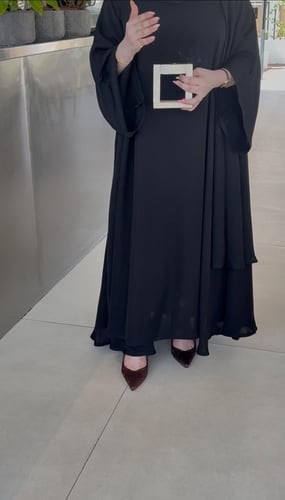 عبايه بكسرات وطبقه + طرحه مجانآ