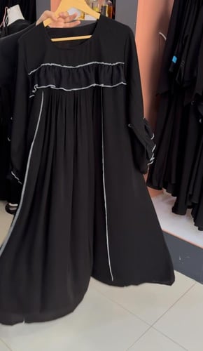 عبايه بايطار ابيض + طرحه مجانآ