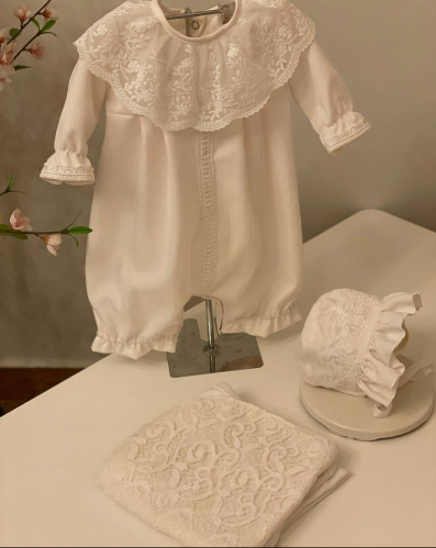 طقم سكري غامق ملبس بدانتيل