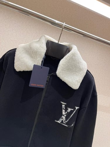 جاكيت LV
