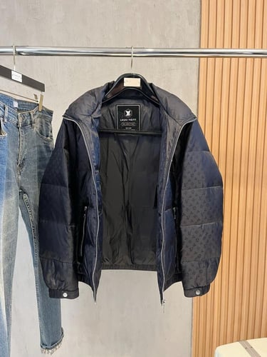 جاكيت LV