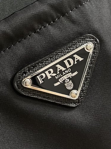 جاكيت برادا