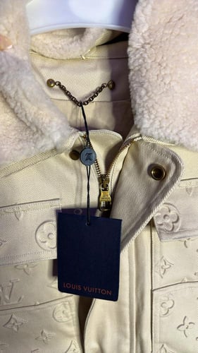 جاكيت LV ( تسليم فوري)