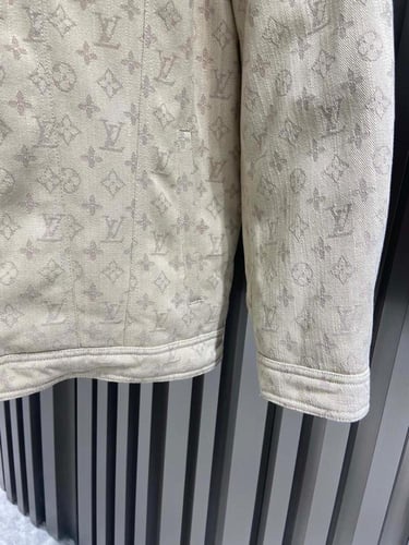 جاكيت LV