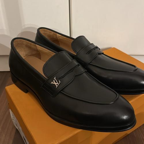 حذاء LV