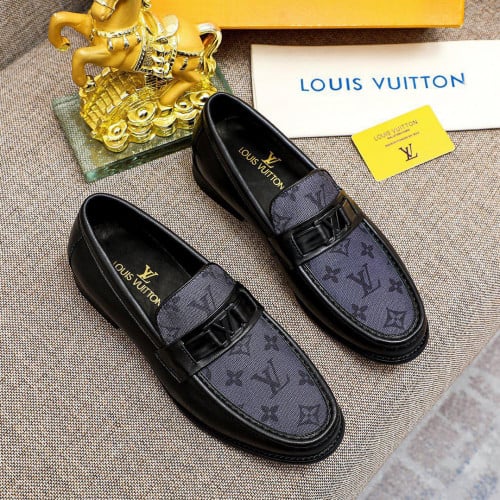حذاء LV