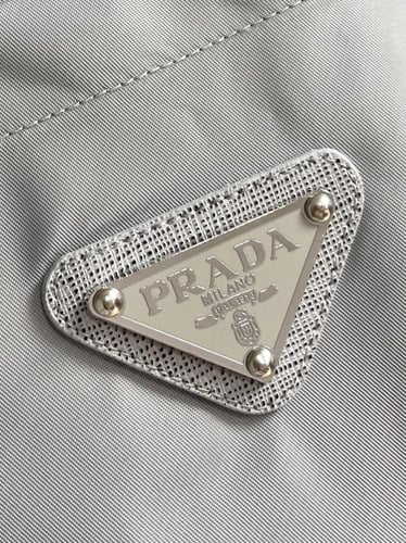 بلوفر برادا