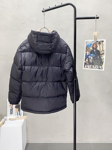 جاكيت برادا