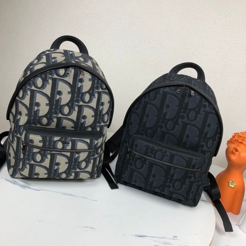 شنطة ظهر ديور