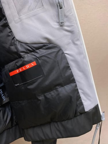 جاكيت برادا