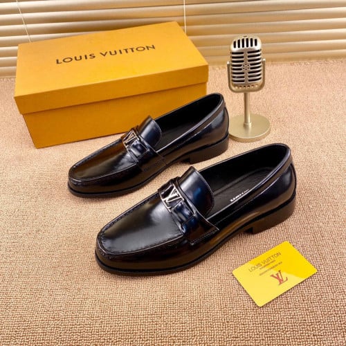 حذاء LV