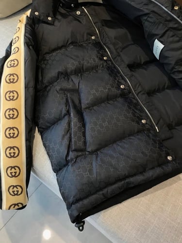 جاكيت قوتشي