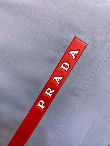 جاكيت برادا