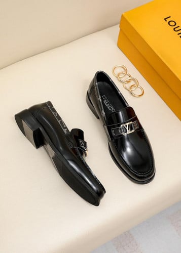 حذاء LV