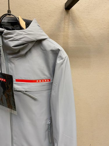 جاكيت برادا