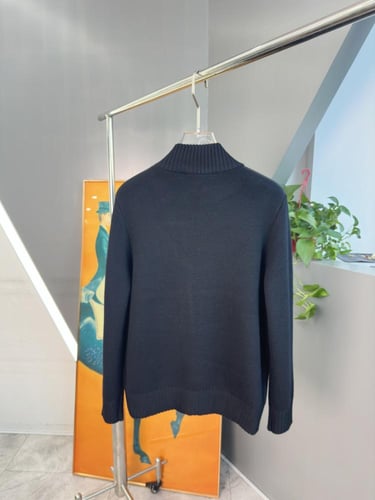 جاكيت برادا