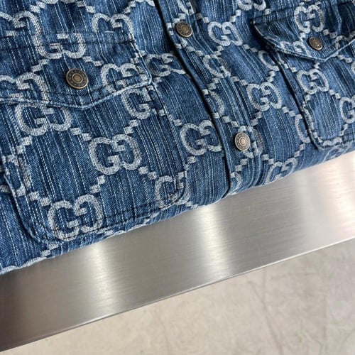 جاكيت قوتشي