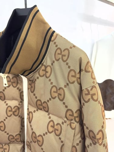 جاكيت قوتشي