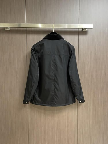 جاكيت برادا