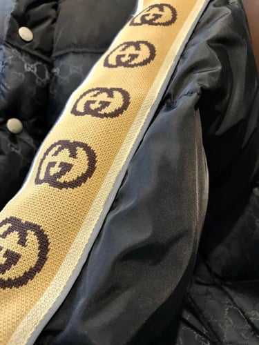 جاكيت قوتشي