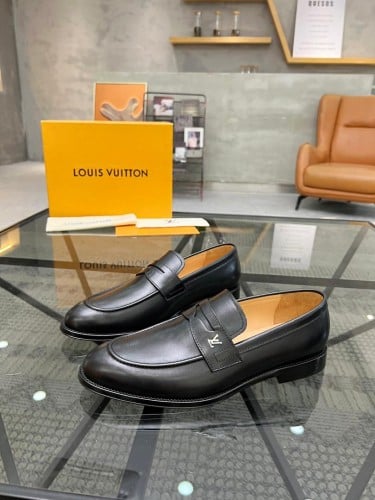 حذاء LV