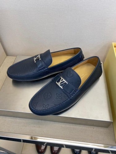 حذاء LV