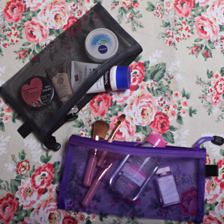 منظمة شفافة مخرمة حجم وسط