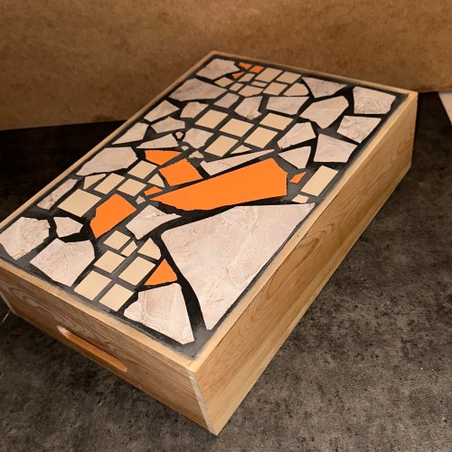 قطعة فنية لعرض المأكولات او العطور (وسط)