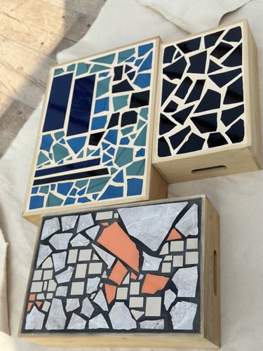 قطعة فنية لعرض المأكولات او العطور (وسط)