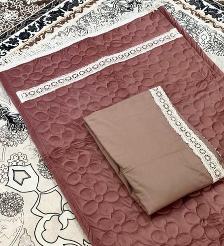 شرشف صلاة مشلح بكلف أنيقة مع سجادة