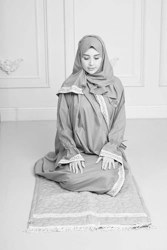 شرشف صلاة مشلح بكلف أنيقة مع سجادة