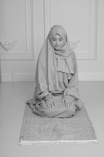 شرشف صلاة مطرز سحّاب وسجادة