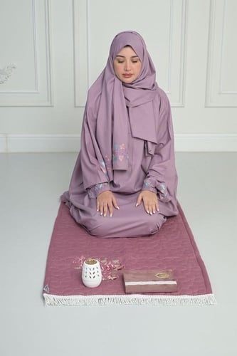 شرشف صلاة مطرز سحّاب وسجادة