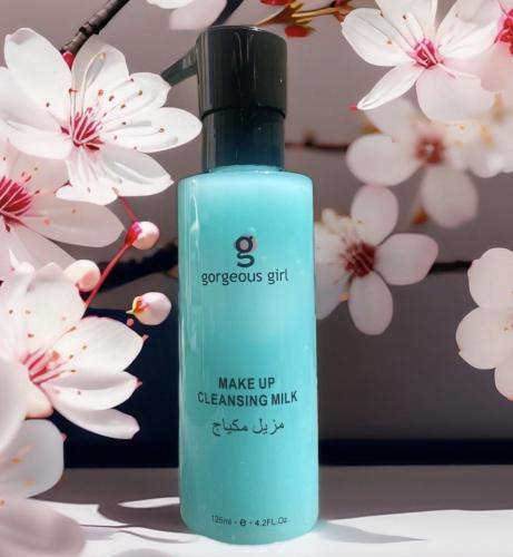 مزيل المكياج بالحليب