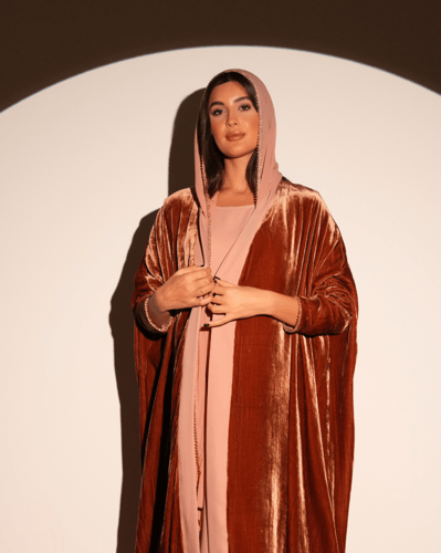 عبايه مخمل فرنسي مع كريب وطرحه شيفون مع كرستال