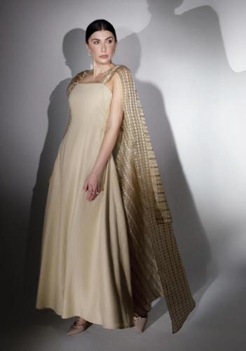 فستان نسائي ذهبي