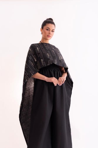 فستان كلاسيكي أسود