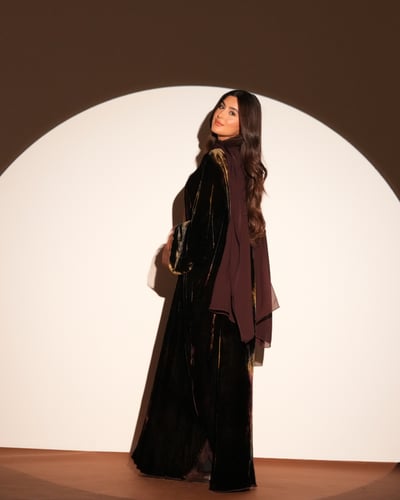 عباية مخمل مموج