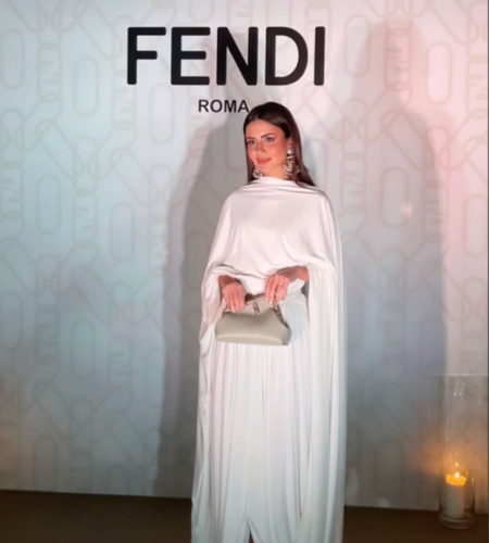 فستان أبيض كلاسيكي