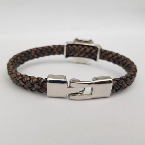 سوارة اتاك اون تايتن (هجوم العمالقة)