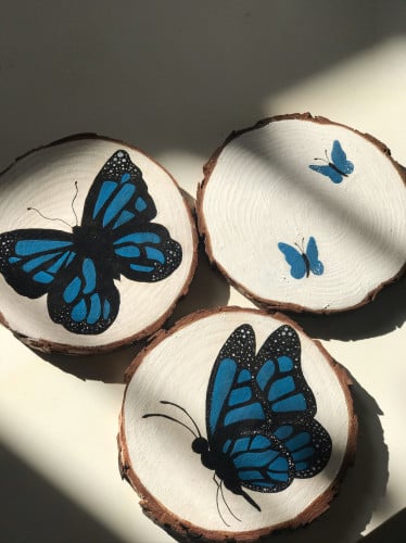 قاعدة كوب رسم يدوي -نمط فراشة-