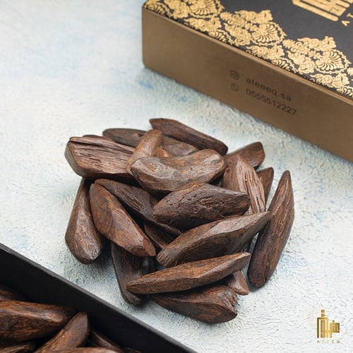 دهن عود عتيق الفاخر و عود خشب عتيق