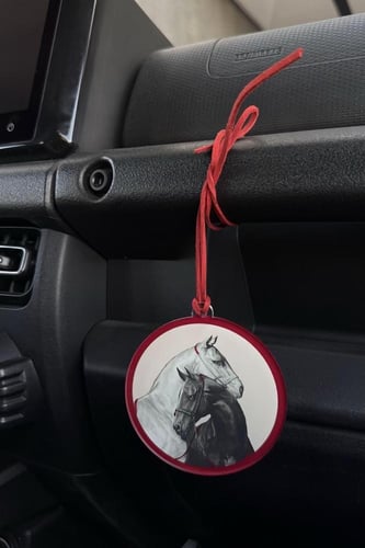 تعليقة اكريلك برسمة حسب الطلب