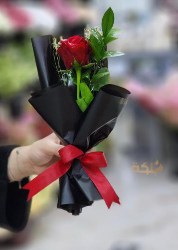 وردة ملكة الحمراء – لمسة فاخرة