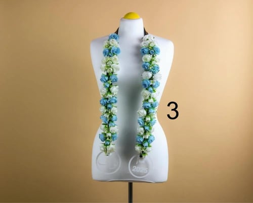 عقد زهرة تخرج بالاسم